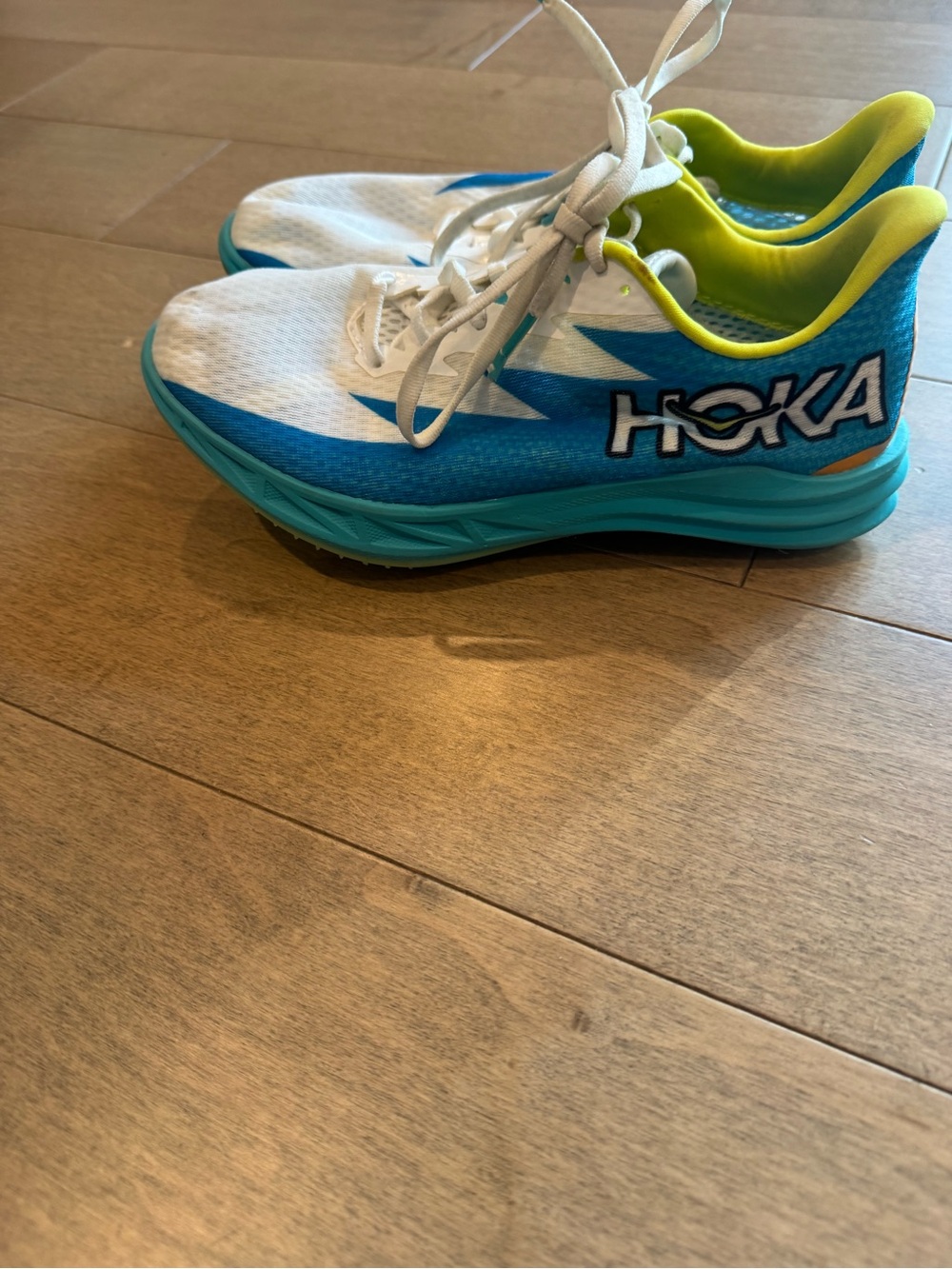 Men’s size 7.5 Hoka Crescendo MD track spike